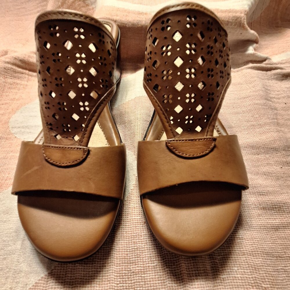 Naturalizer Tanisha T-Strap Leather Wedge Sandal Tan 8M